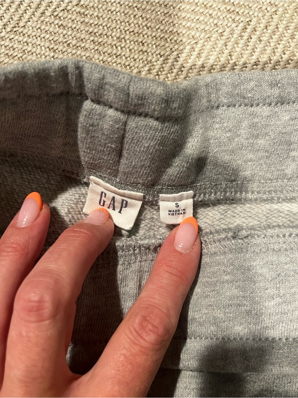 GAP Women's Short-Sleeve Heather Gray Sweatshirt - Picture 6 of 6